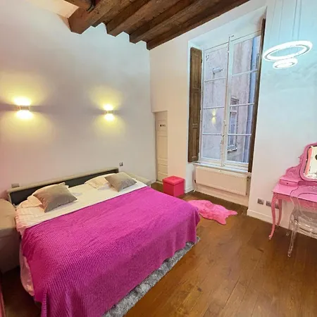 Le Xvi De La Rose Apartment *