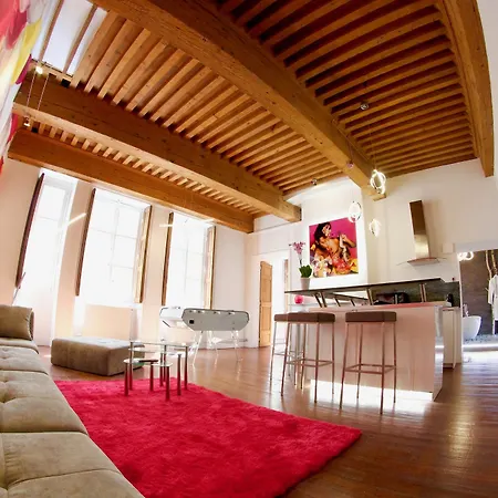 Le Xvi De La Rose Apartment